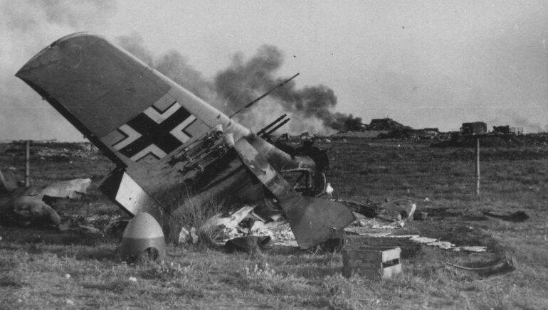 Немецкий штурмовик на херсонском аэродроме. Март 1944 г.