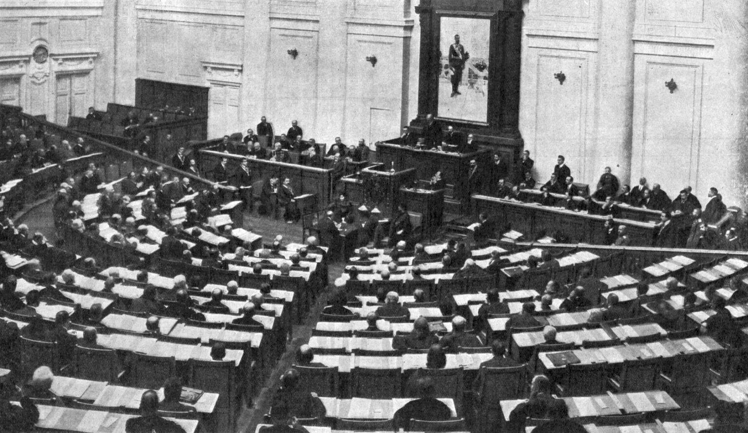 Заседание Государственной Думы в круглом зале Таврического дворца