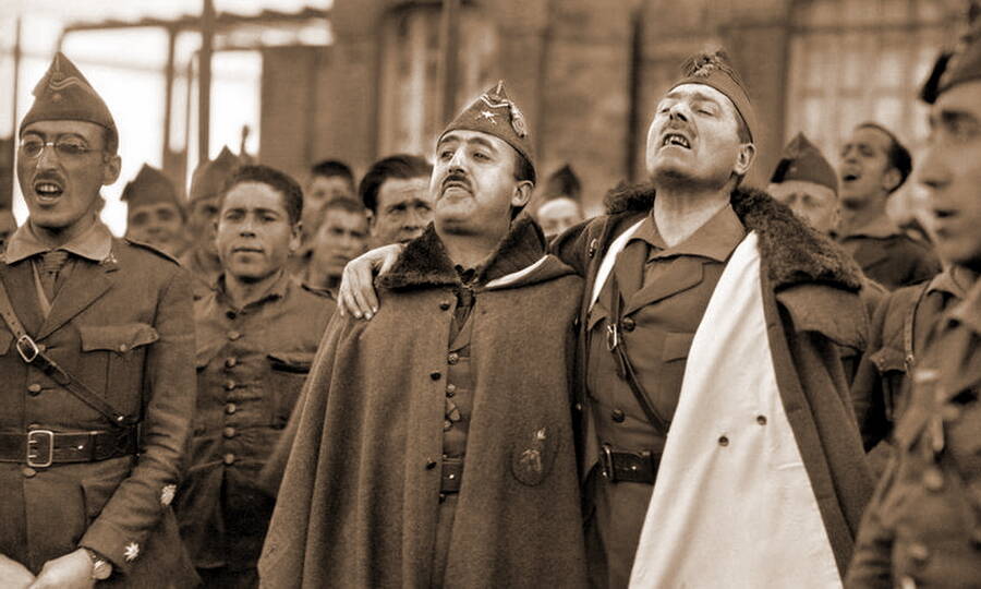 Испанский диктатор Франсиско Франко со сподвижниками