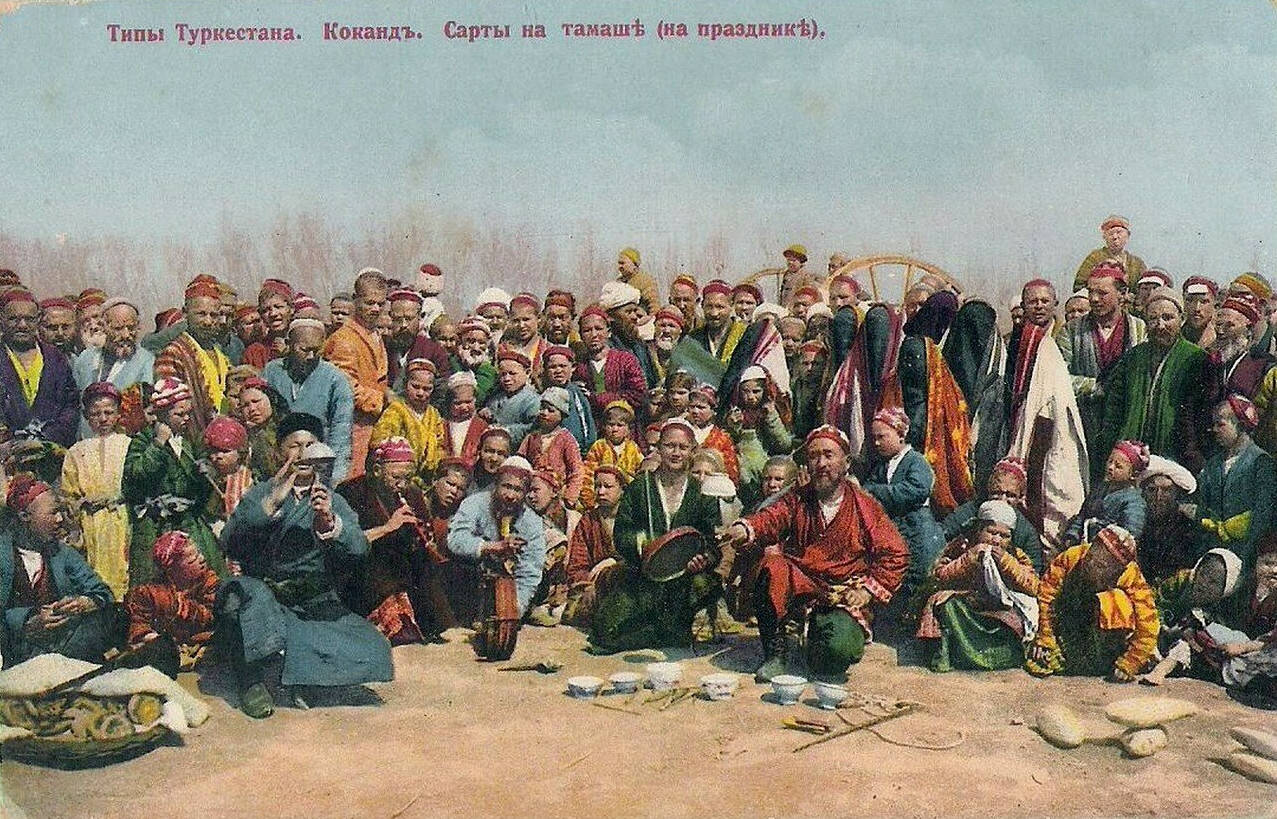 Жители Средней Азии на национальном празднике. Открытка начала ХХ века. 