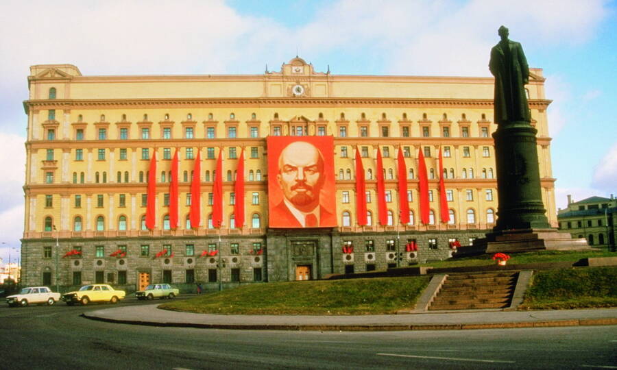Здание КГБ СССР на Лубянской площади в Москве