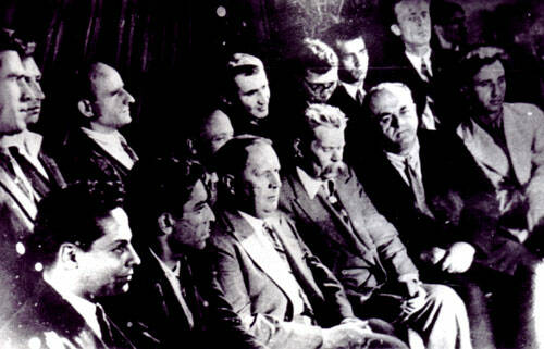 Первый съезд советских писателей. В первом ряду третий и четвёртый – Алексей Толстой и Максим Горький