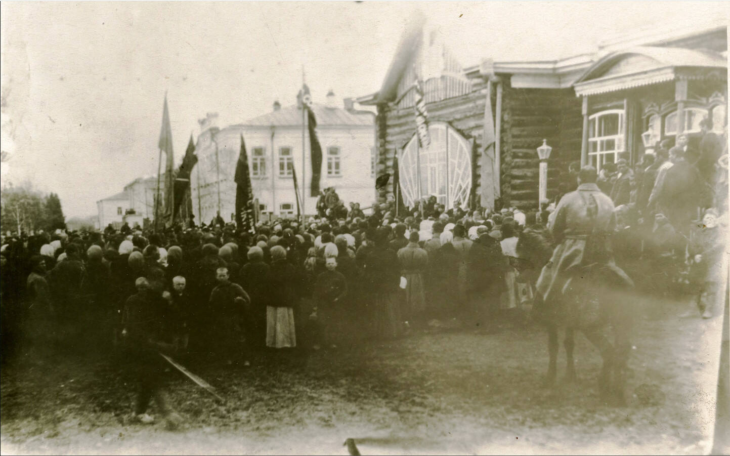 Митинг у Народного дома в Кузнецке. 1917 год