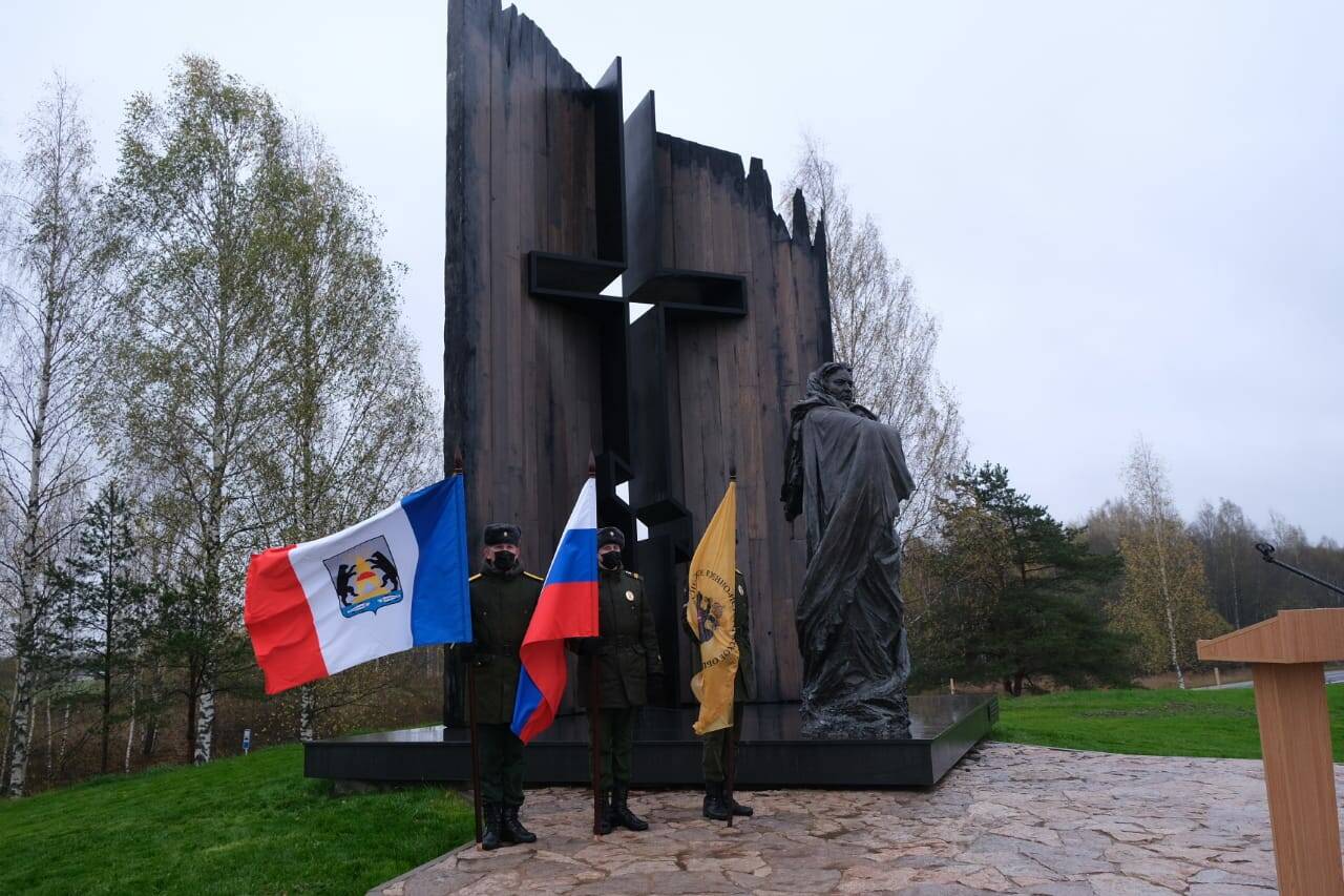 Памятник в Жестяной Горке