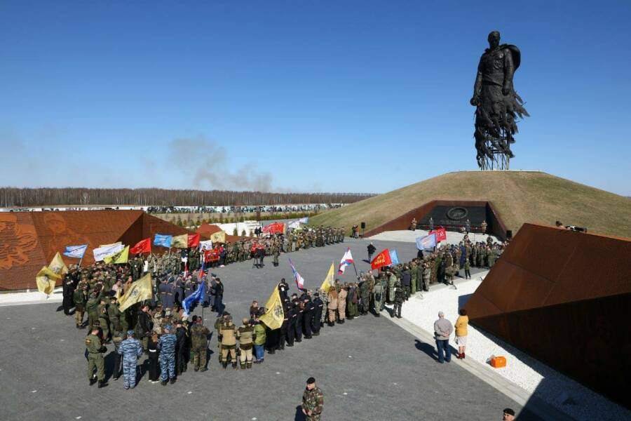 Памятник подо ржевом фото