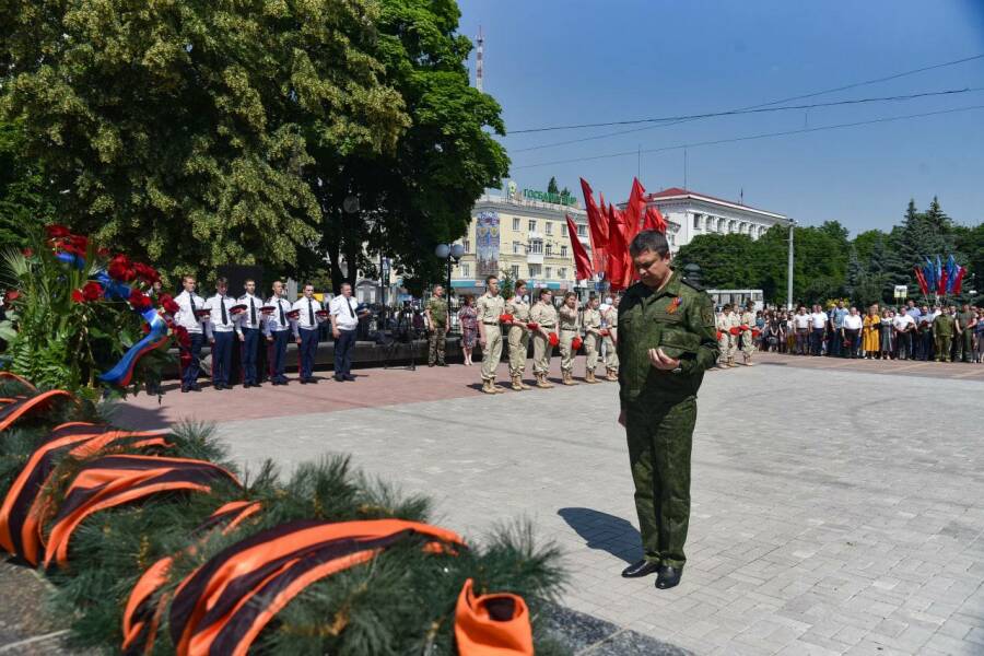 Глава ЛНР Пасечник в Луганске почтил память погибших в годы ВОВ