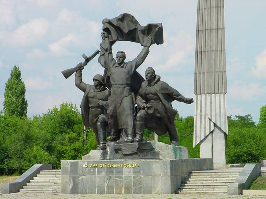 В ЛНР заявили о неудовлетворительном состоянии памятников времен ВОВ на территории республики