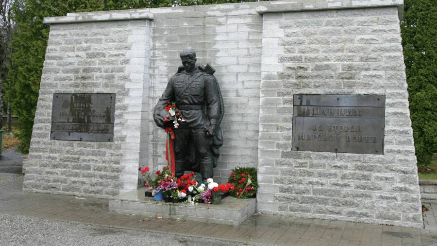 Кабмин Эстонии одобрил решение о необходимости сноса советских памятников