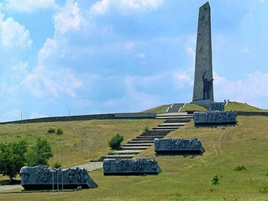 Фото саур могилы до и после обстрела