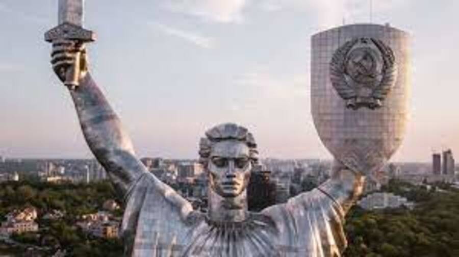 Замена герба СССР на монументе «Родина-мать» в Киеве может затянуться до 2023 года