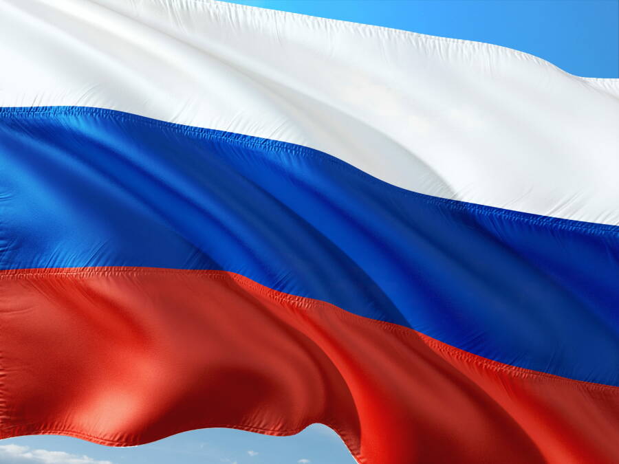 Обои с путиным и флагом россии