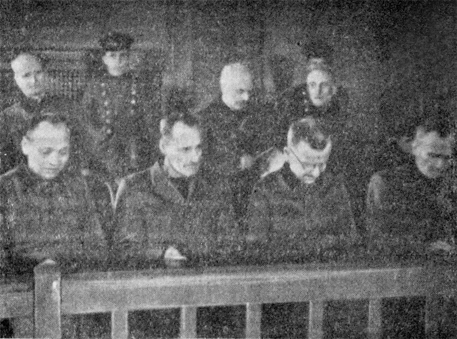 Подсудимые (справа налево): Еккельн, Руфф, Беккинг, Кюппер (первый ряд), Павель, Вертер, Монтетон (второй ряд)
