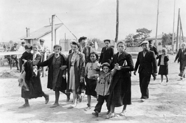 Кишинев. Румыны ведут евреев на место сбора