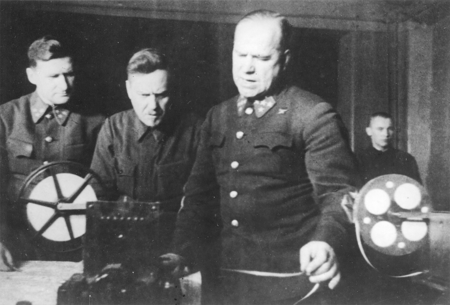 Генерал армии Г.К. Жуков и член Военного совета Н.А. Булганин в штабе Западного фронта