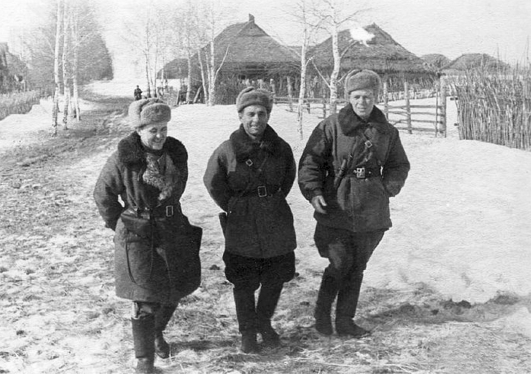 Майор М.М. Козунко, полковник А.Ф. Казанкин и батальонный комиссар В.М. Оленин. Март 1942 года