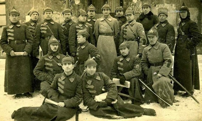 Сколько бывших белых служило в Красной Армии?