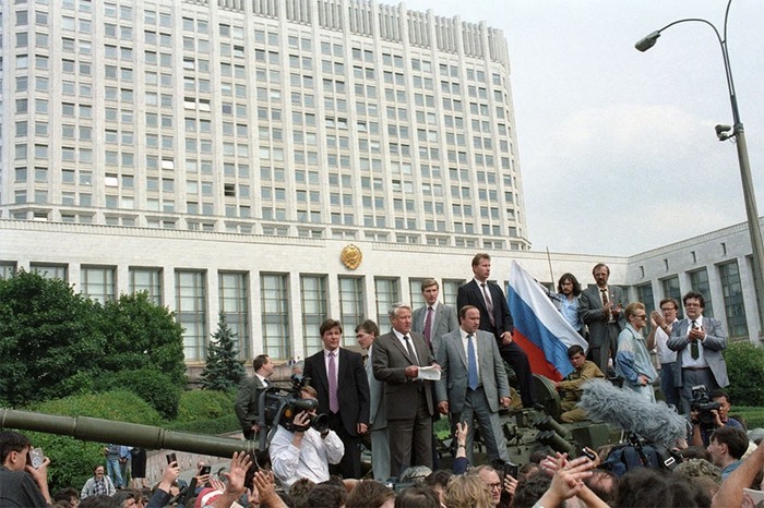 Что, если бы Горбачёв остался у власти?