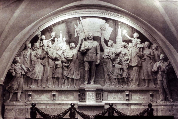 Бункер Сталина, станции-призраки, древние животные: пять главных загадок московского метро