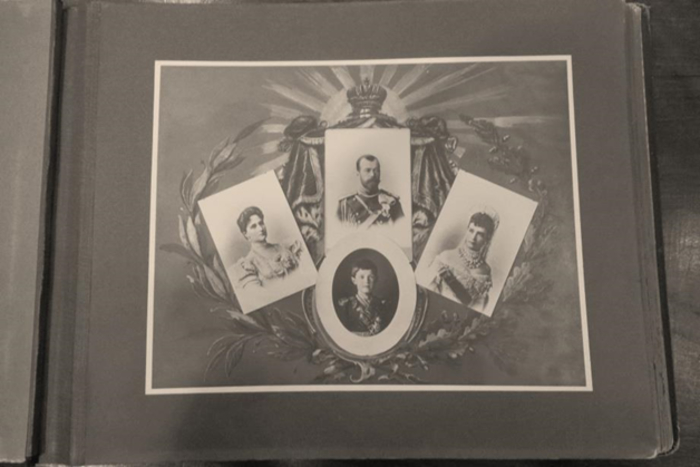 Николай II и члены его семьи