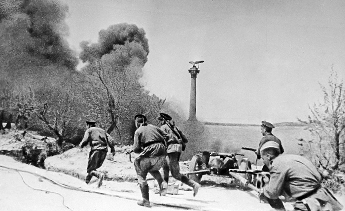 «Крым истощил наступление нацистов». Какой была героическая оборона Севастополя