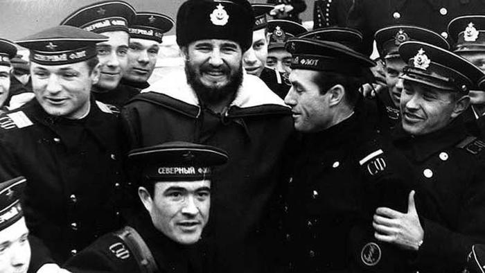 Телогрейка и медведь для команданте: как прошел первый визит Фиделя Кастро в СССР