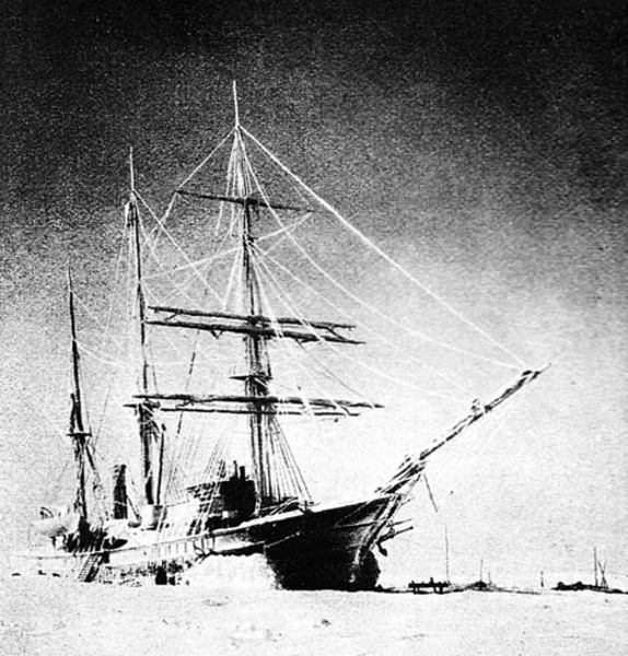 «Заря» на зимовке 1902 год.