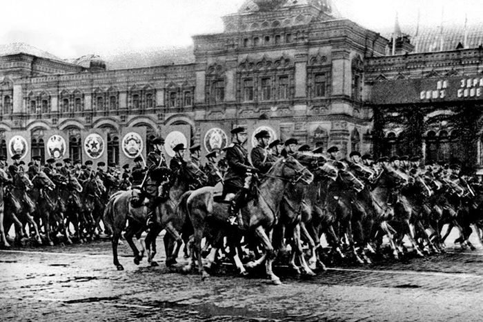 Советская кавалерия на параде победы 24 июня 1945 года.