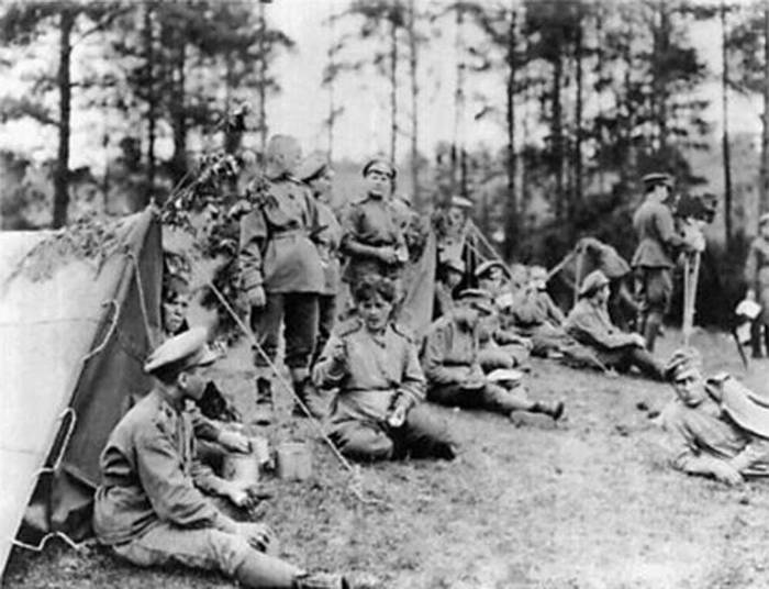 Полевой лагерь женской команды смерти Марии Бочкаревой, Западный фронт, лето 1917 года