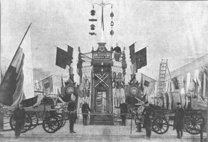 23 мая 1892 года в Санкт-Петербурге в помещении Михайловского манежа была открыта первая в стране Пожарная выставка