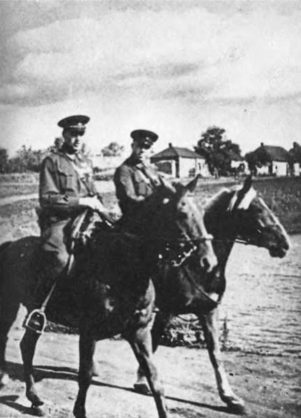 Командир 7-й Самарской кавалерийской дивизии Константин Рокоссовский и командир 2-й бригады этой дивизии Георгий Жуков, начало 1930-х годов