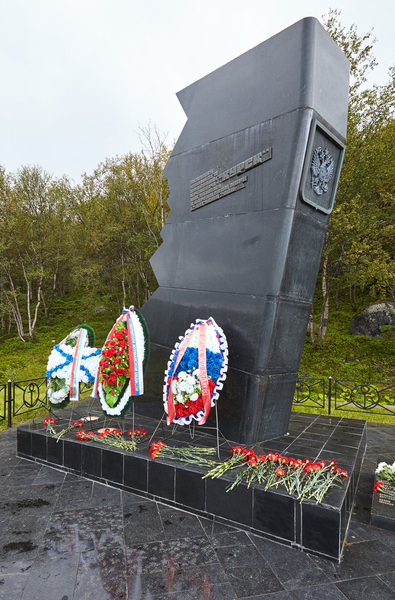 Монумент памяти моряков подводной лодки «Курск» в поселке Видяево Мурманской области, где базировался ракетоносец