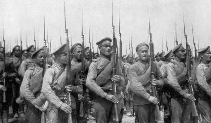 Русские солдаты с винтовками Мосина. Период Первой мировой