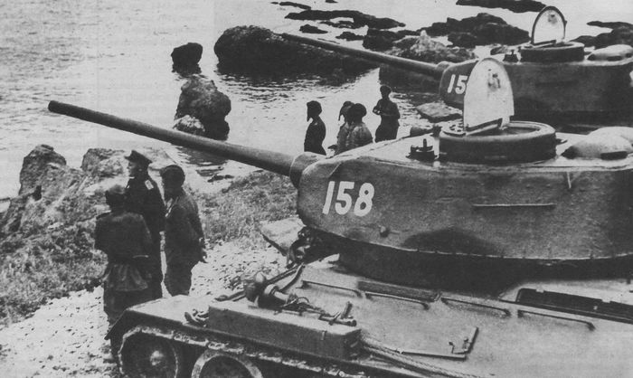Танки 6-й советской гвардейской танковой армии на побережье Ляодунского залива