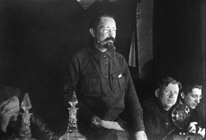 Феликс Дзержинский выступает на очередной сессии ВСНХ, май 1926 года. Это одна из последних прижизненных фотографий Дзержинского
