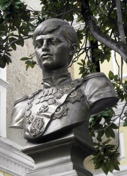 Памятник цесаревичу Алексею в Ялте, возле Александро-Невского собора.
