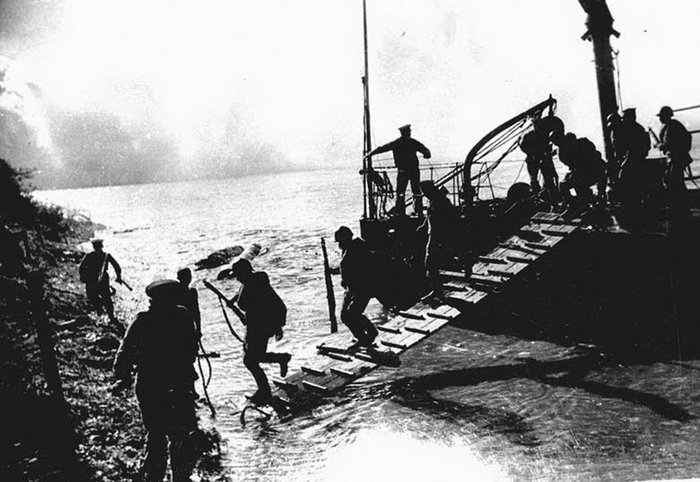 Высадка советского десанта на берег Маньчжурии, август 1945 года