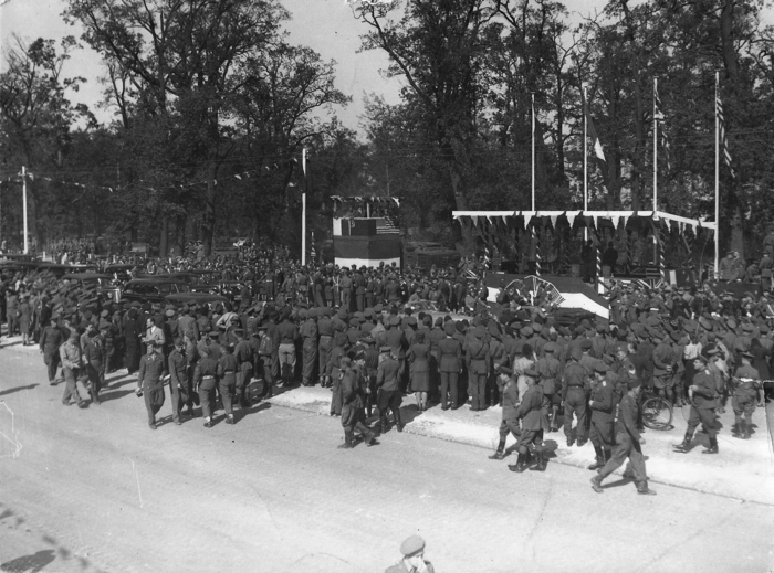 Трибуна для почетных гостей берлинского Парада Победы 7 сентября 1945 года
