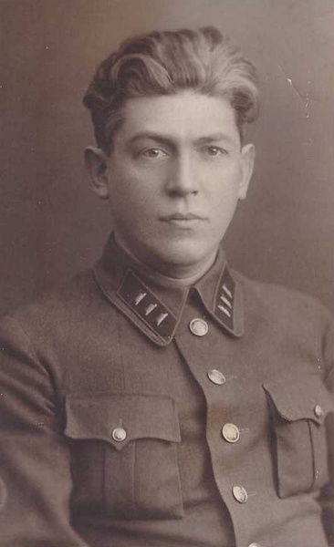 Капитан госбезопасности (это специальное звание соответствовало армейскому званию полковника) Георгий Карпов, конец 1930-х годов.