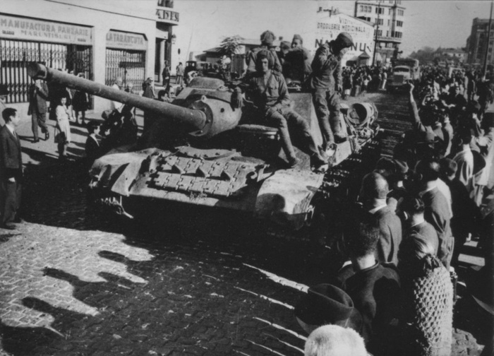 Советские войска входят в Бухарест