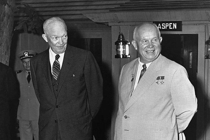 Президент США Дуайт Эйзенхауэр и Первый секретарь ЦК КПСС Никита Хрущев во время визита советского лидера в США, 1959 год