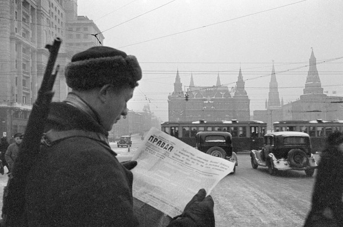 Московский ополченец на Манежной площади, конец октября 1941 года