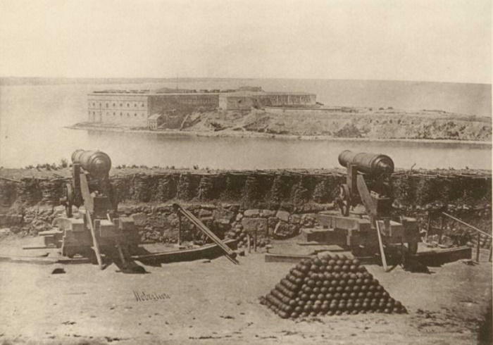 Вид на Константиновскую береговую батарею на Северной стороне Севастополя. Фотография Джеймса Робертсона, 1855 год