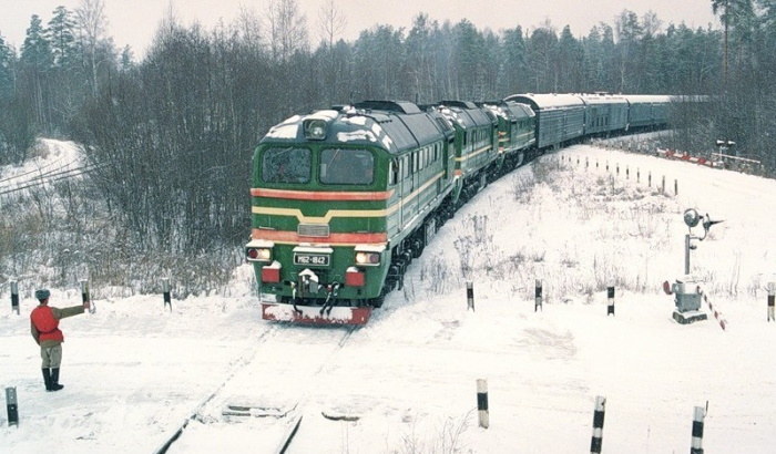 Боевой железнодорожный комплекс «Молодец» выезжает из расположения ракетной дивизии, Костромская область
