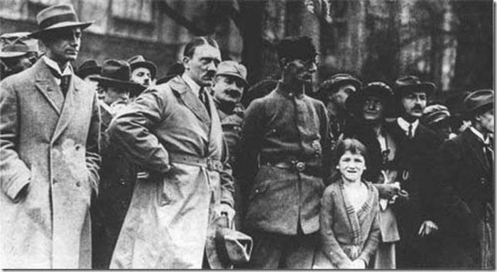 Гитлер в ходе путча