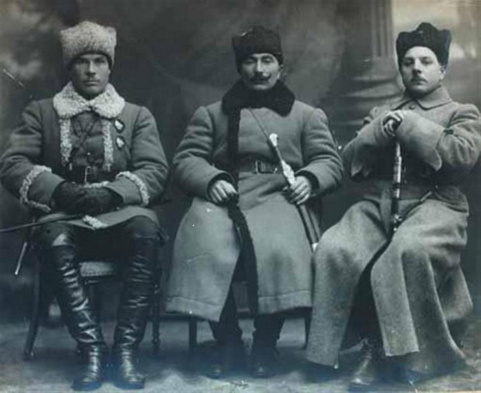 Три будущих маршала СССР из числа командиров Первой Конной армии (слева направо): Семен Тимошенко, Семен Буденный, Климент Ворошилов, 1921 год