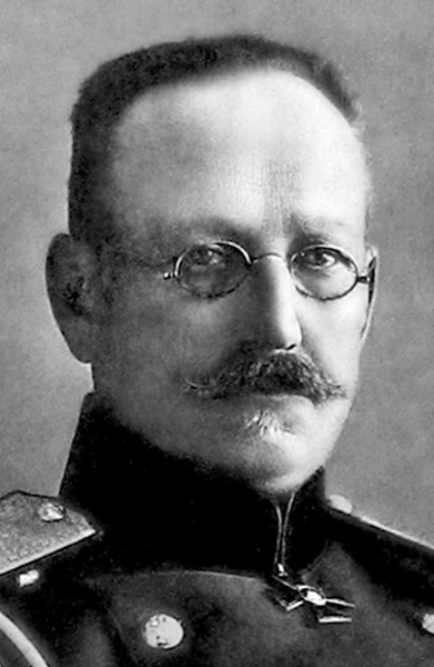 Генерал от инфантерии (в 1899 году — полковник) Александр Мышлаевский, ставший первым официальным докладчиком Общества ревнителей военных знаний
