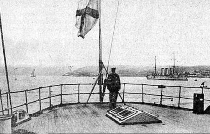 Часовой на посту у кормового флага бронепалубного крейсера 1-го ранга «Кагул», Севастополь, после 1907 года