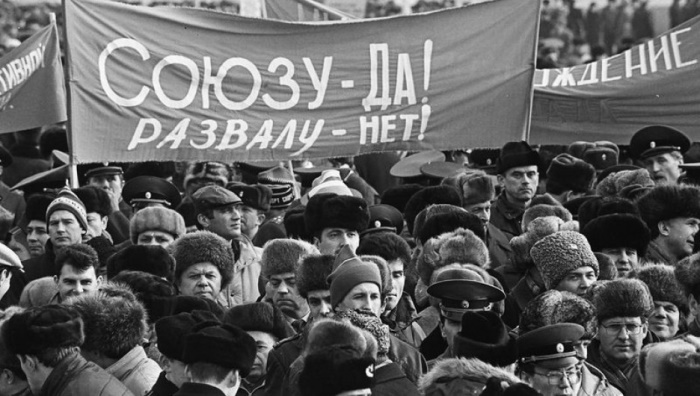 За сохранение Советского Союза еще до проведения референдума высказывалось подавляющее большинство взрослых жителей СССР.