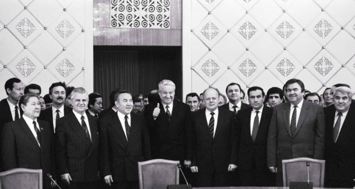 Лидеры стран СНГ после подписания Декларации о создании Содружества независимых государств в Алма-Ате, 21 декабря 1991 года.
