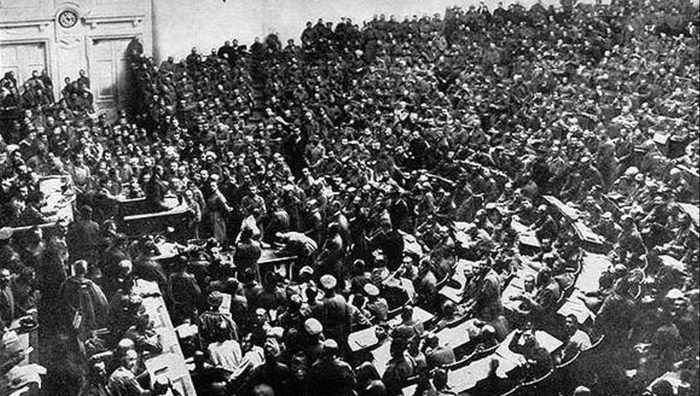 В зале заседаний Учредительного собрания, фотография 18 января 1918 года